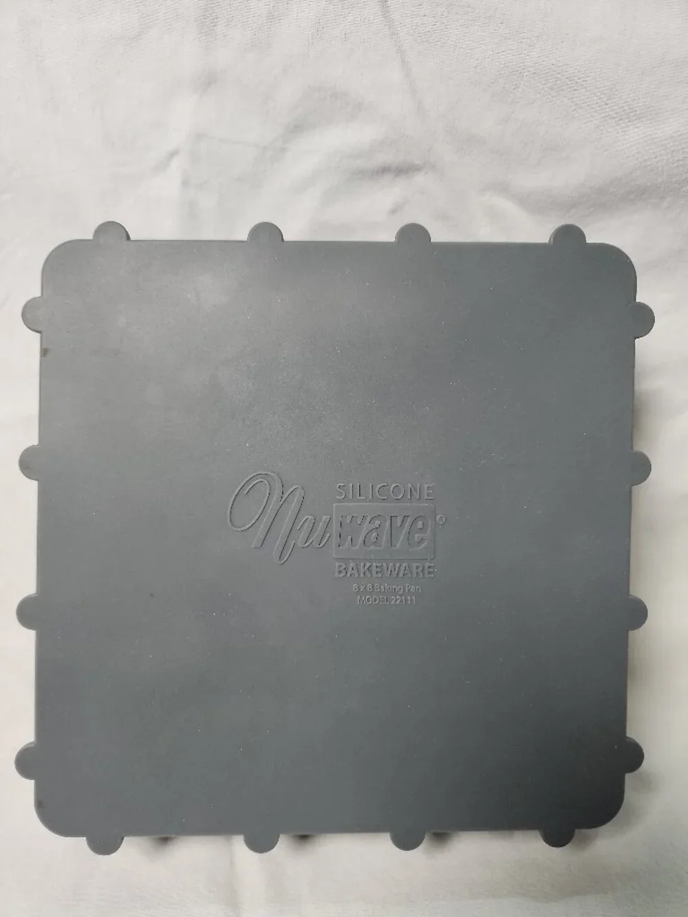 NuWave 8x8-inch silicone baking pan Bakeware Gray 22111 Square